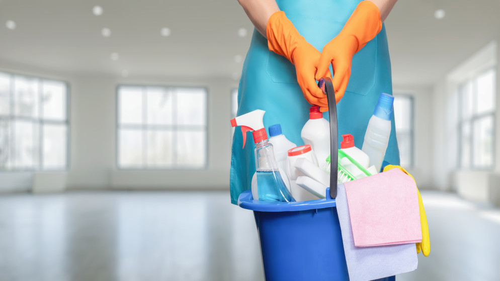 ملاحقة امنية تطيح بعشرات العاملات المخالفات على طريق المطار