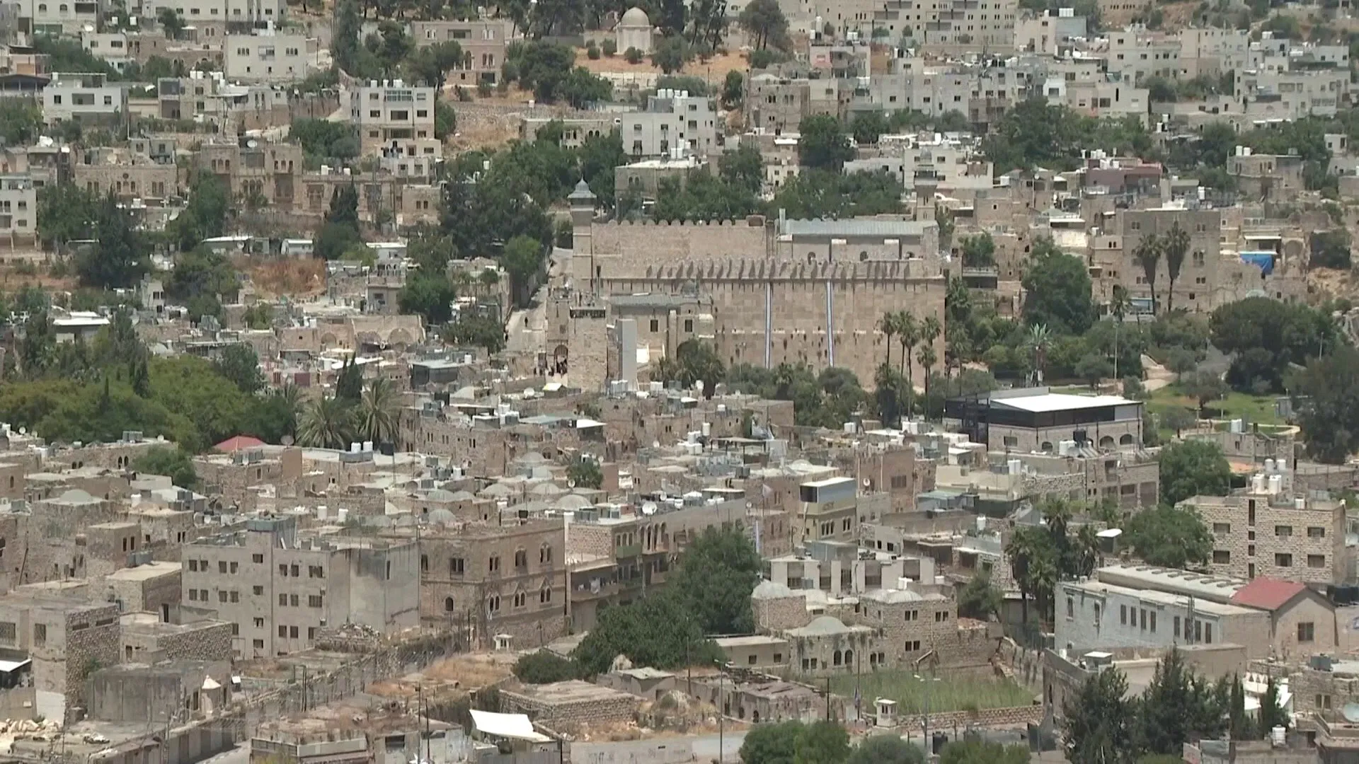 خنق الاقتصاد في الخليل.. حصار الاحتلال يغلق ابواب الرزق حول الحرم الابراهيمي
