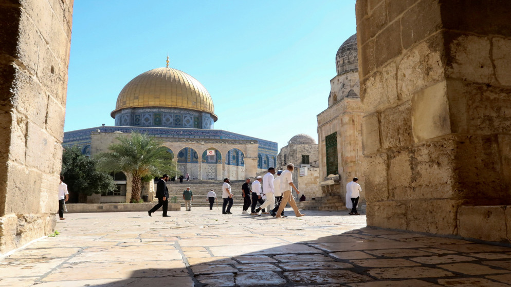 حصار خانق واقتحامات مكثفة تستهدف المسجد الاقصى في القدس