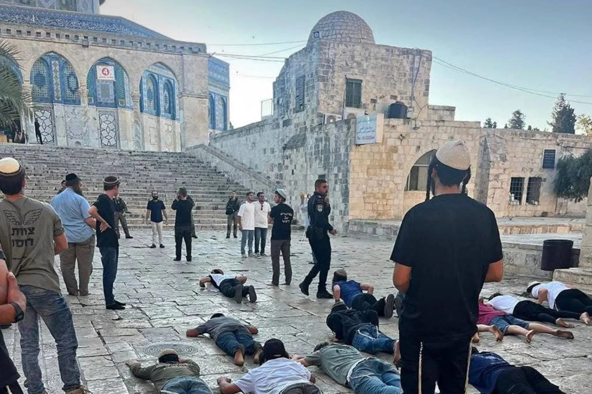 تصعيد ميداني في الضفة والقدس مع استمرار اقتحامات المسجد الاقصى