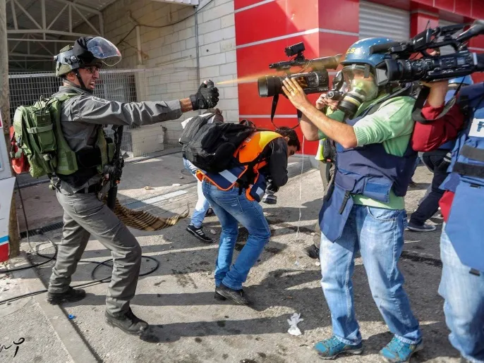 غياب المحاكمة ومطاردة الكلمة: كيف تلاحق اسرائيل الصحفيين الفلسطينيين