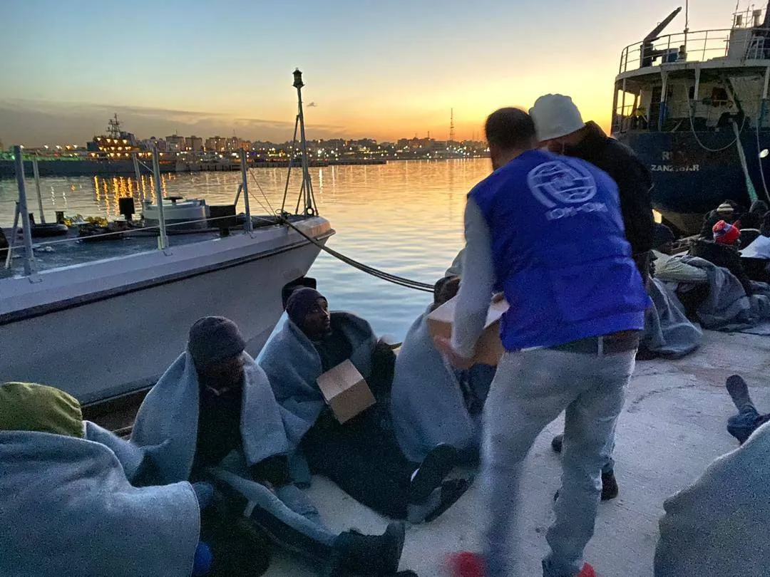 رحلة الجحيم.. مهاجرون اريتريون يواجهون الموت والابتزاز في سجون ليبيا