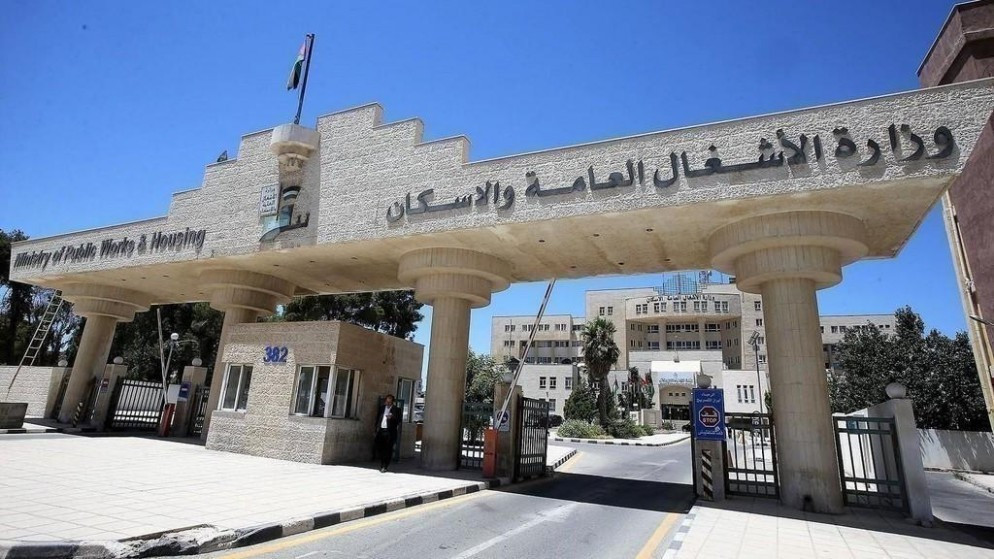 حلول جذرية لانهاء معاناة تصريف مياه الامطار بمشاريع ضخمة