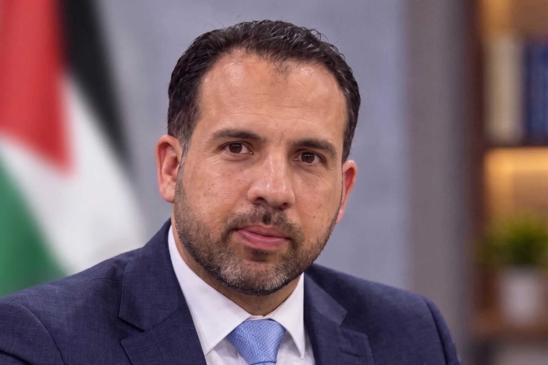 علاء الريماوي.. مسيرة صحفي بين زنازين الاحتلال ومبادرات التكافل المجتمعي