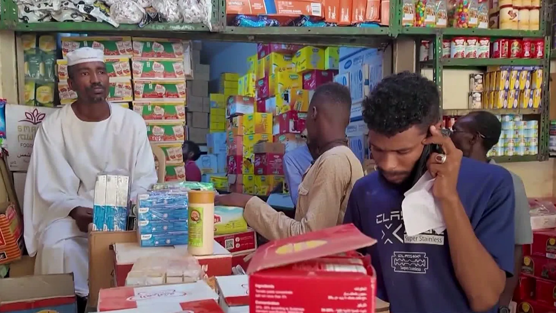 معاناة المعيشة في السودان.. كيف يواجه المواطنون انهيار الجنيه وغلاء الاسعار؟