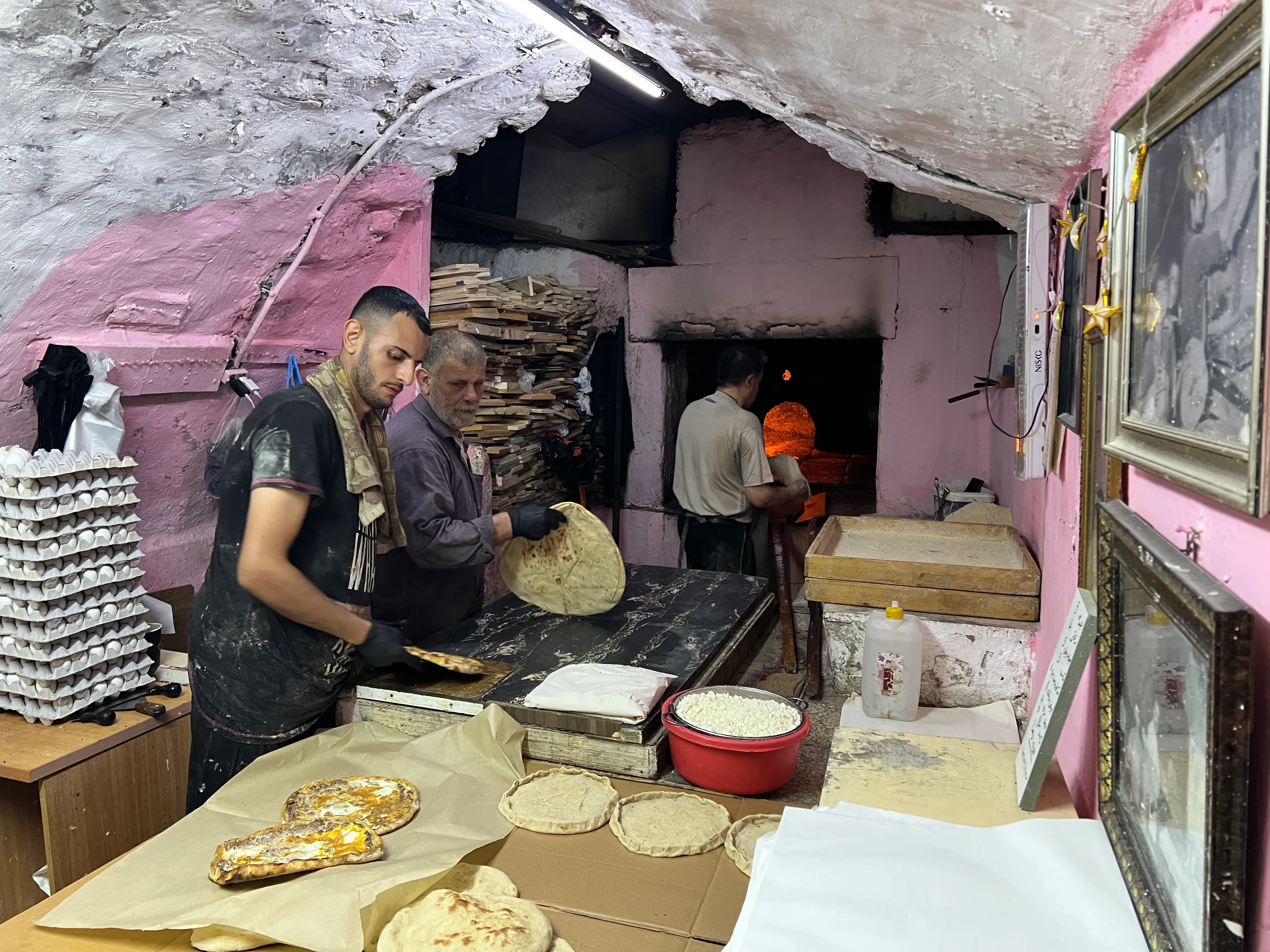 حكاية فرن منى في نابلس: ارث عريق يرفض الاندثار