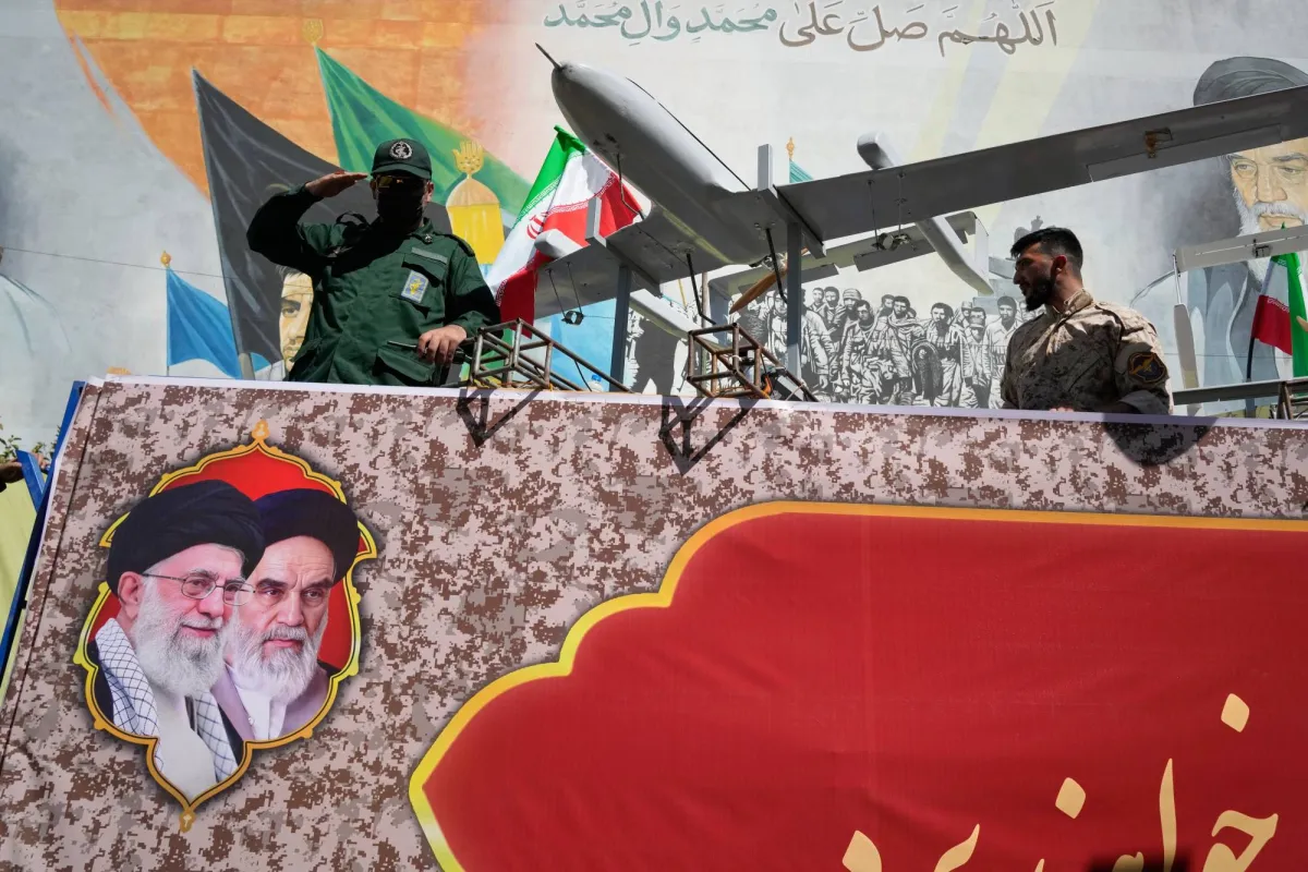 تصعيد عسكري مفاجئ في مضيق هرمز وايران تهدد بتغيير قواعد الاشتباك