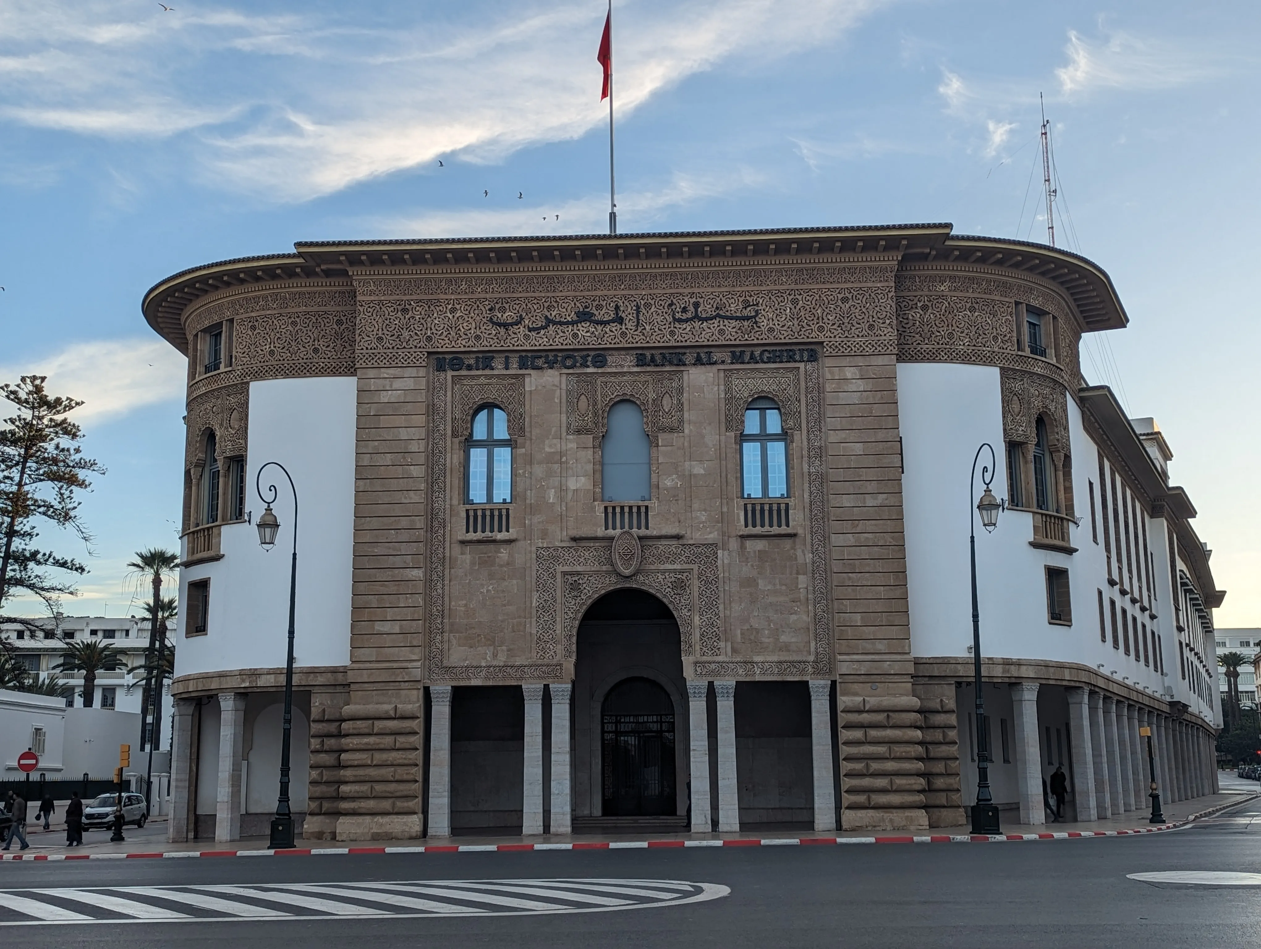 بنك المغرب يقرر تثبيت سعر الفائدة ويكشف عن رؤية جديدة لمعدلات التضخم والنمو