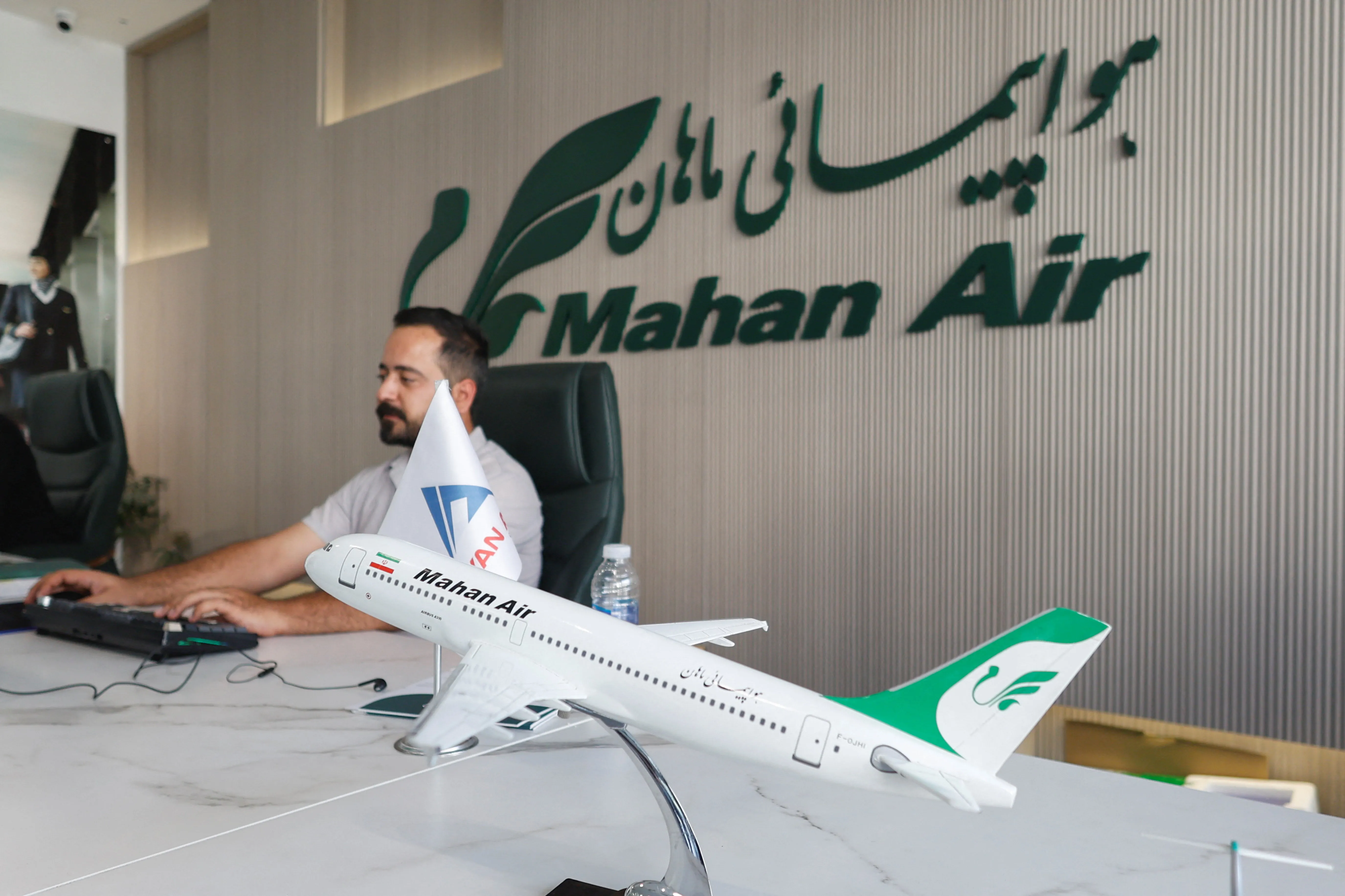 ازمة الطيران الايراني في العراق تتحول الى معضلة اقتصادية وبغداد تطلب استثناءات عاجلة