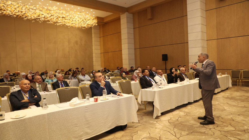 فخ الحميات الغذائية.. تحذيرات طبية من استبدال العلاج الدوائي بانظمة مضللة