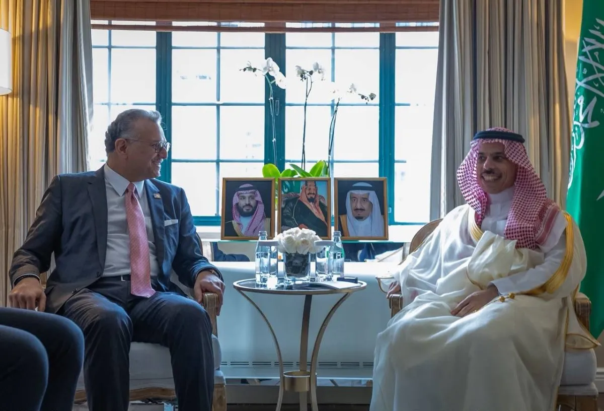 فيصل بن فرحان ومسعد بولس يناقشان مسارات الاستقرار في المنطقة