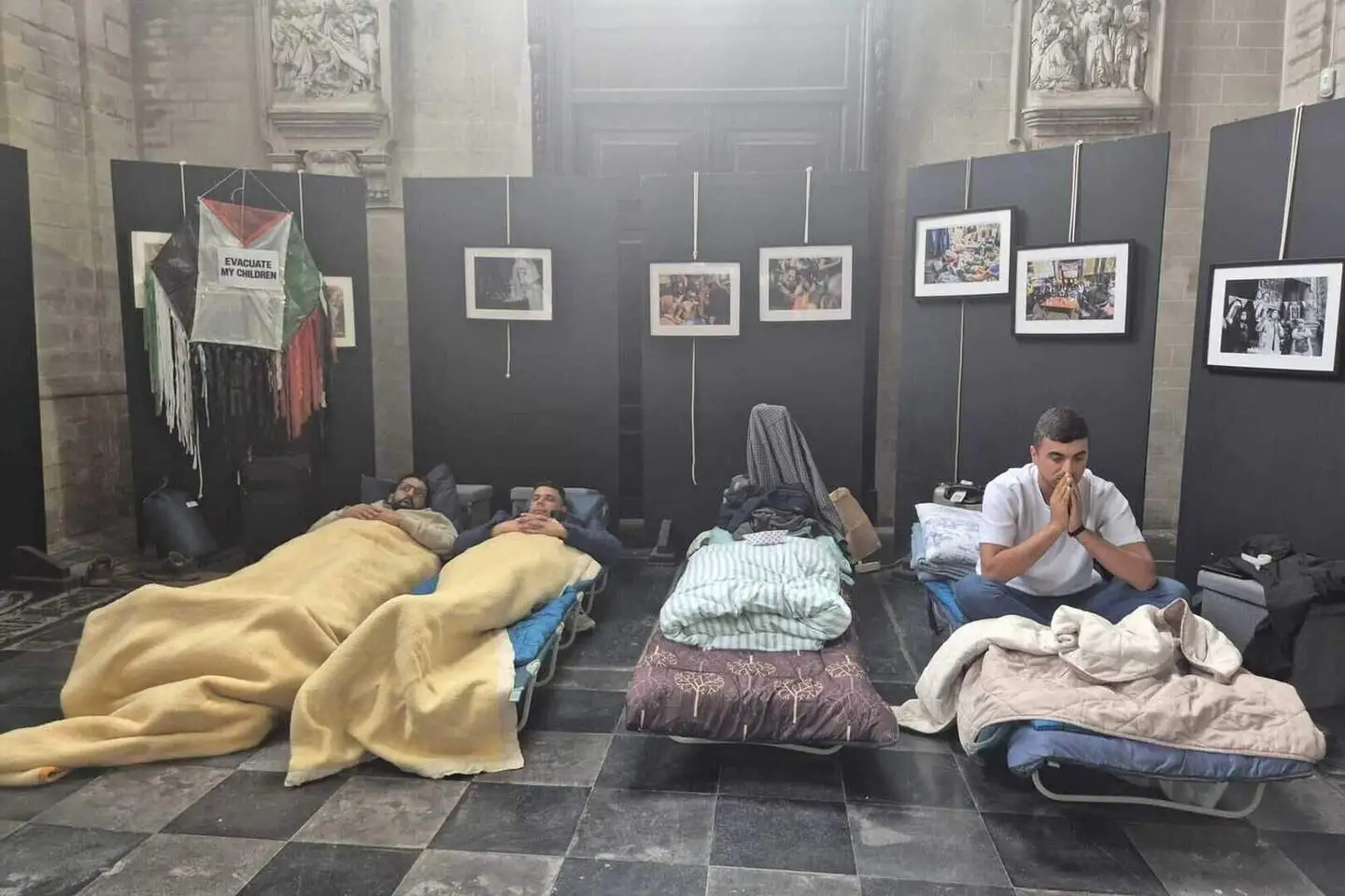صرخة من بروكسل.. فلسطينيون يواجهون الموت بإضراب مفتوح لاستعادة عائلاتهم من غزة