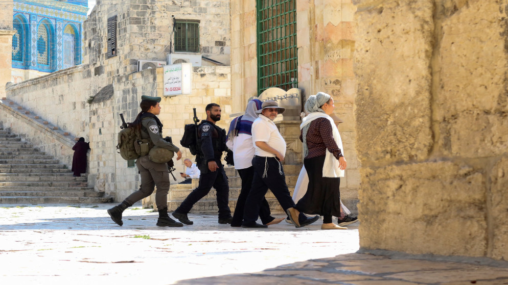 توتر في القدس واغلاق شامل للضفة الغربية تزامنا مع اقتحامات الاقصى