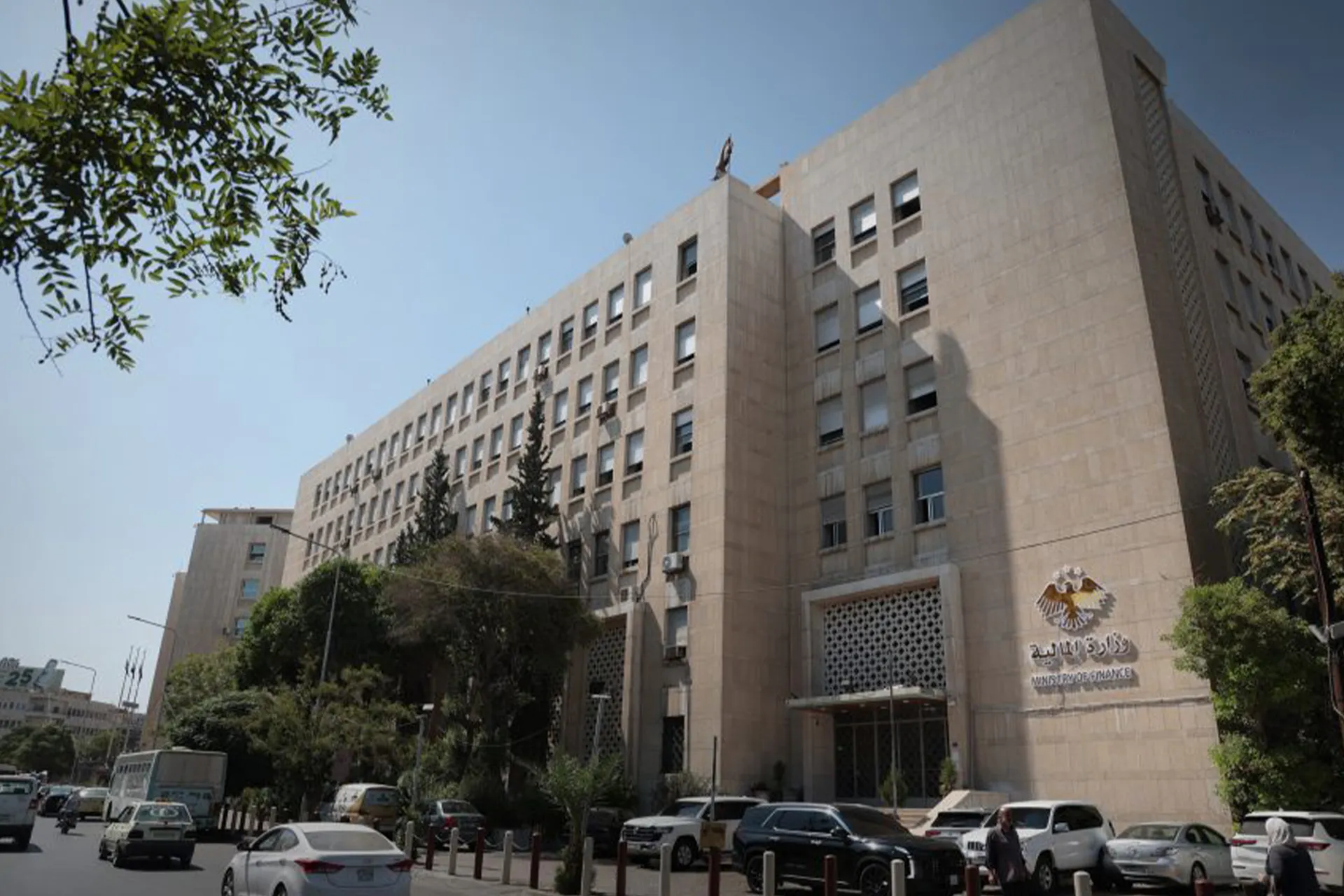 خطة حكومية سورية لضبط الانفاق المالي واعادة ترتيب اولويات المشاريع