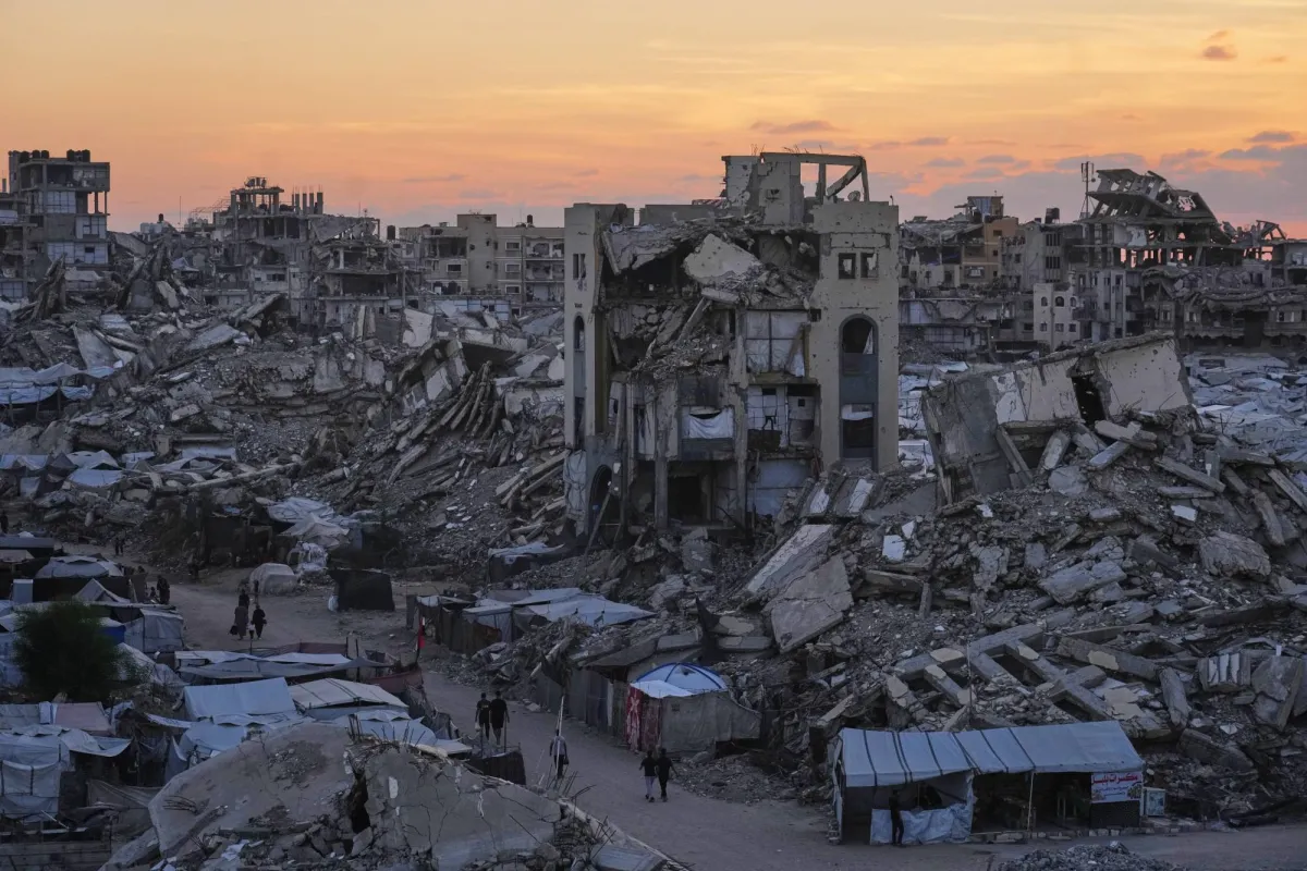 تحدي الـ 61 مليون طن.. سباق مع الزمن لرفع انقاض الحرب في غزة