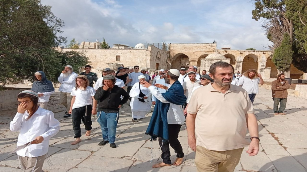 تصعيد خطير في القدس والضفة اقتحامات واسعة للمسجد الاقصى واعتداءات للمستوطنين