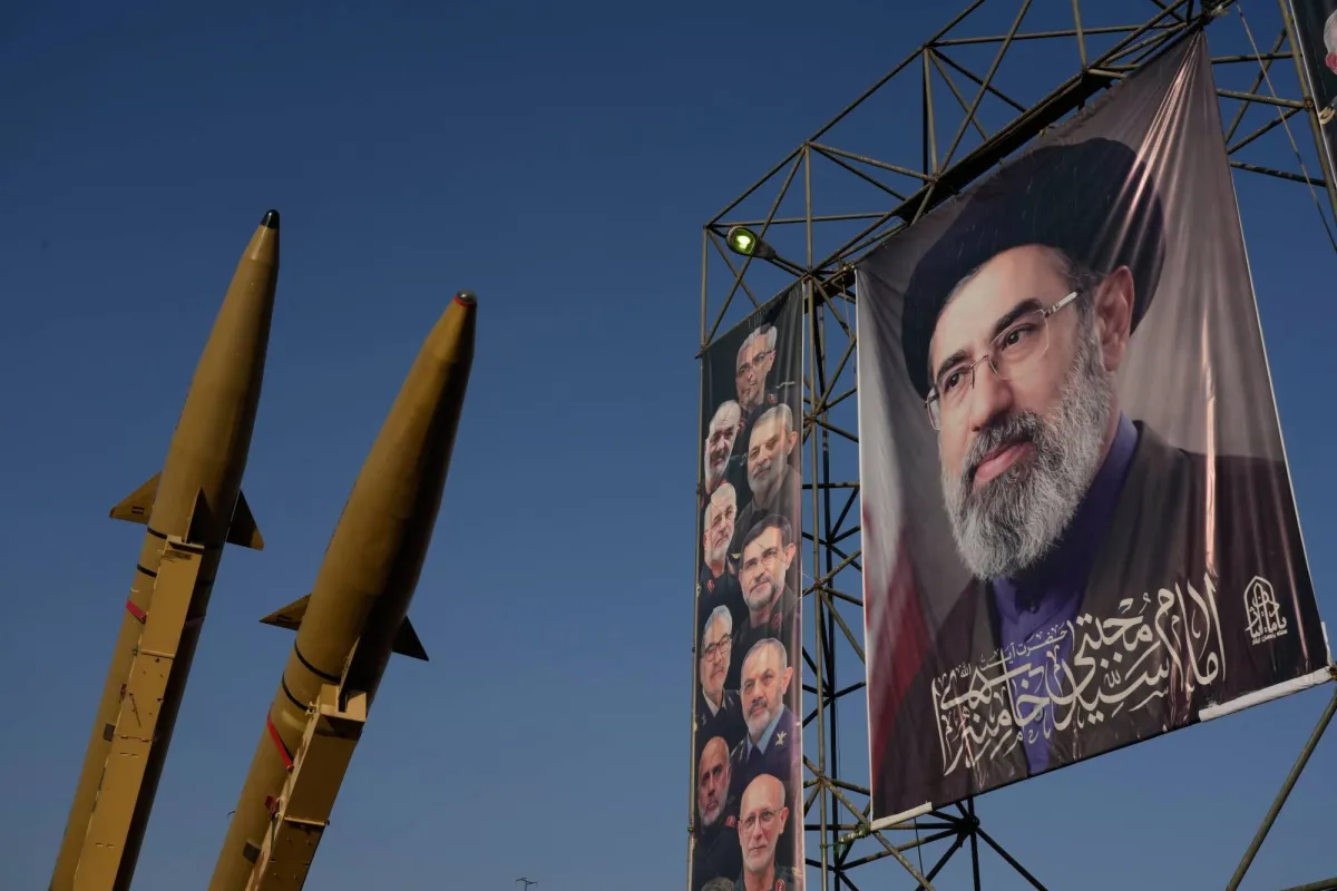 تصعيد في مضيق هرمز.. طهران تلوح باستهداف البنى التحتية للمنطقة