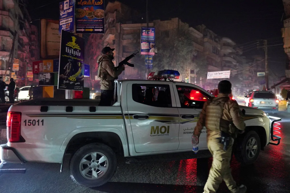 فاجعة في حمص.. هجوم مسلح دام يطال حافلة تقل عاملين بقطاع الكهرباء