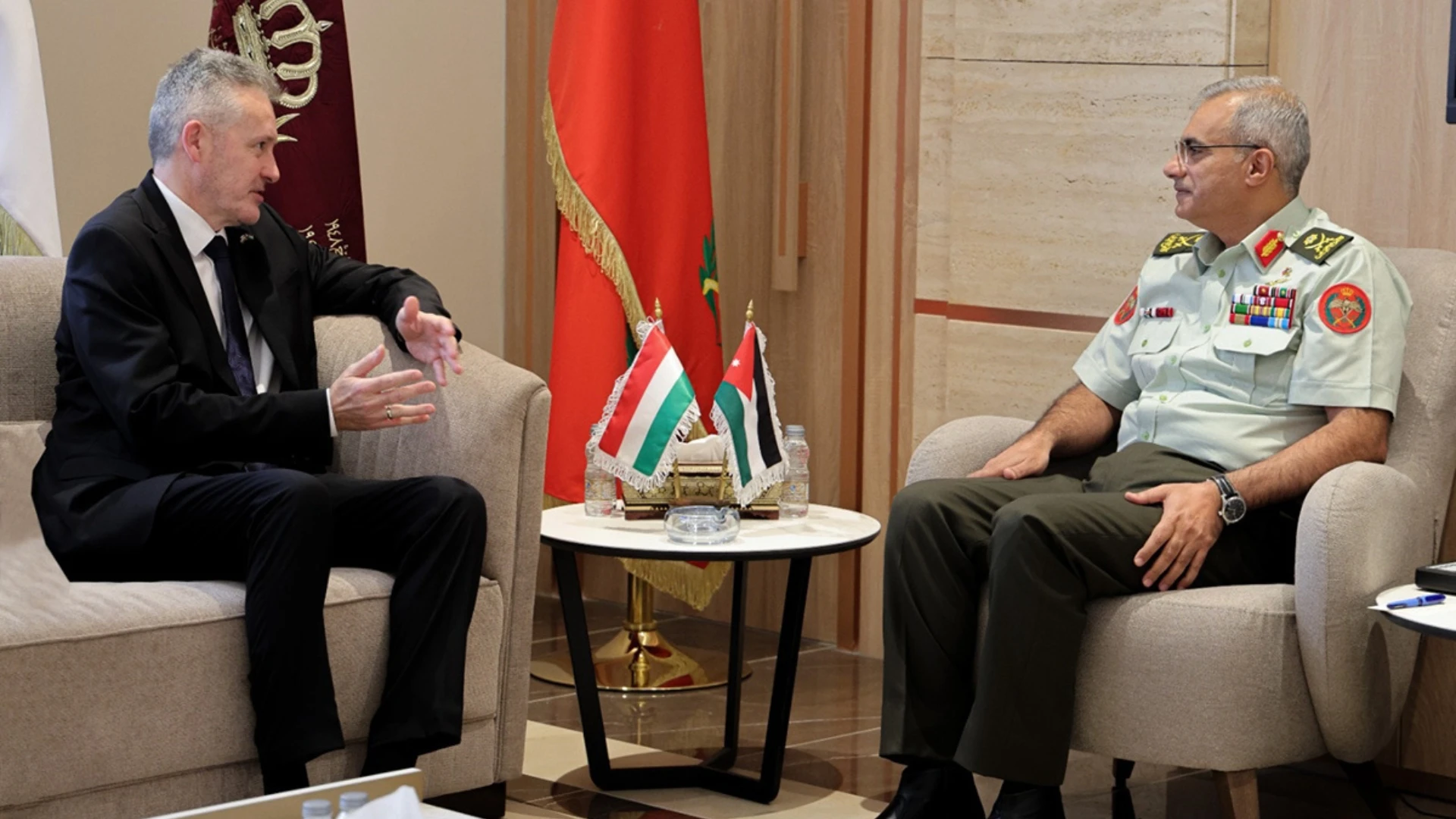 تعاون عسكري استراتيجي يجمع الاردن وهنغاريا لتعزيز الامن المشترك