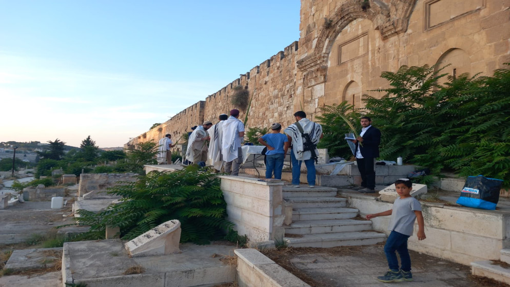 انتهاكات مستمرة في مقبرة باب الرحمة بالقدس وسط تصاعد الطقوس التلمودية