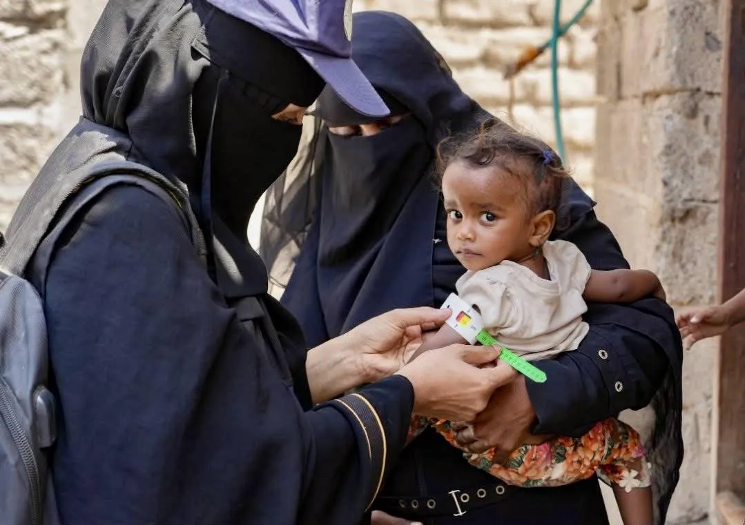 رحلة الهروب من جحيم الحوثيين: النازحون في اليمن يواجهون الموت على ابواب المراكز الصحية