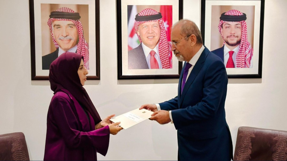 الصفدي يبحث ملفات مشتركة مع نظيرته اليمنية ويتسلم رسالة للملك