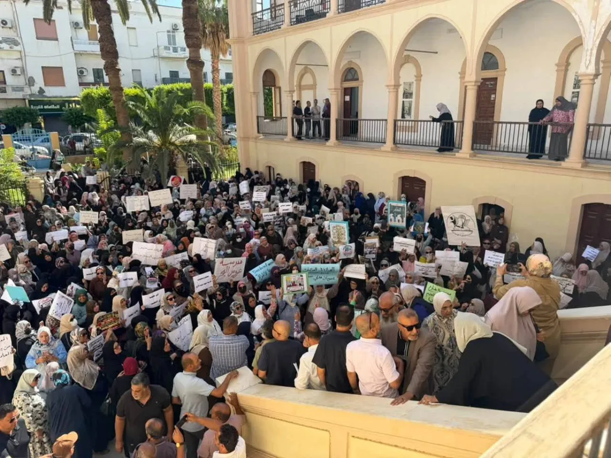 ازمة الرواتب في ليبيا.. تضخم الجهاز الاداري يضع الاقتصاد تحت مقصلة الضغط