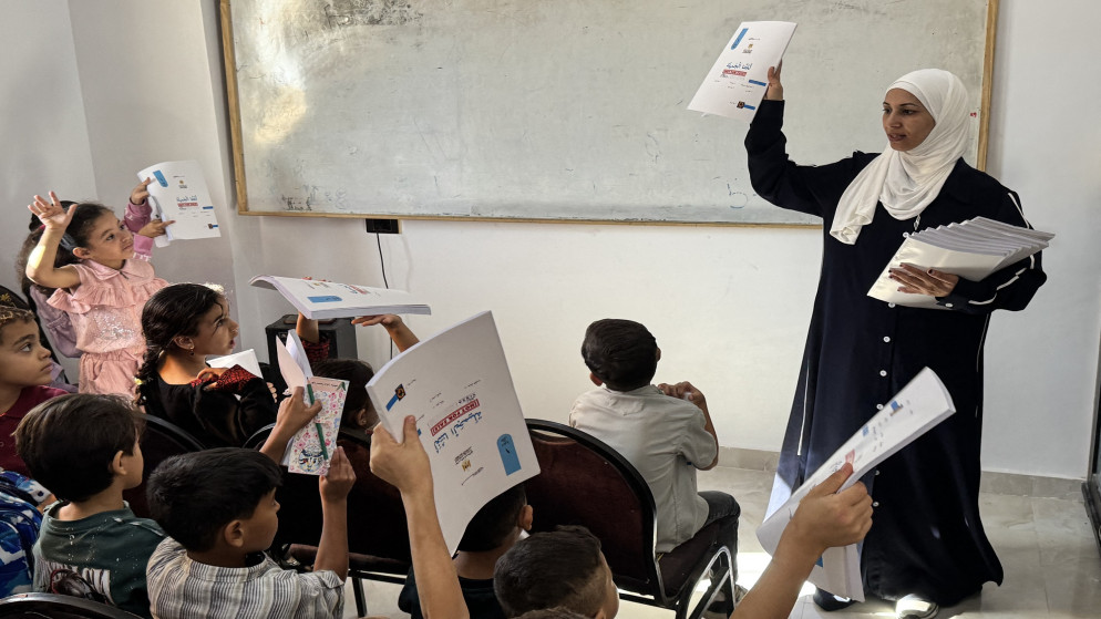 من رحم المعاناة في سيناء معلمة فلسطينية تنقذ مستقبل اطفال غزة من الضياع