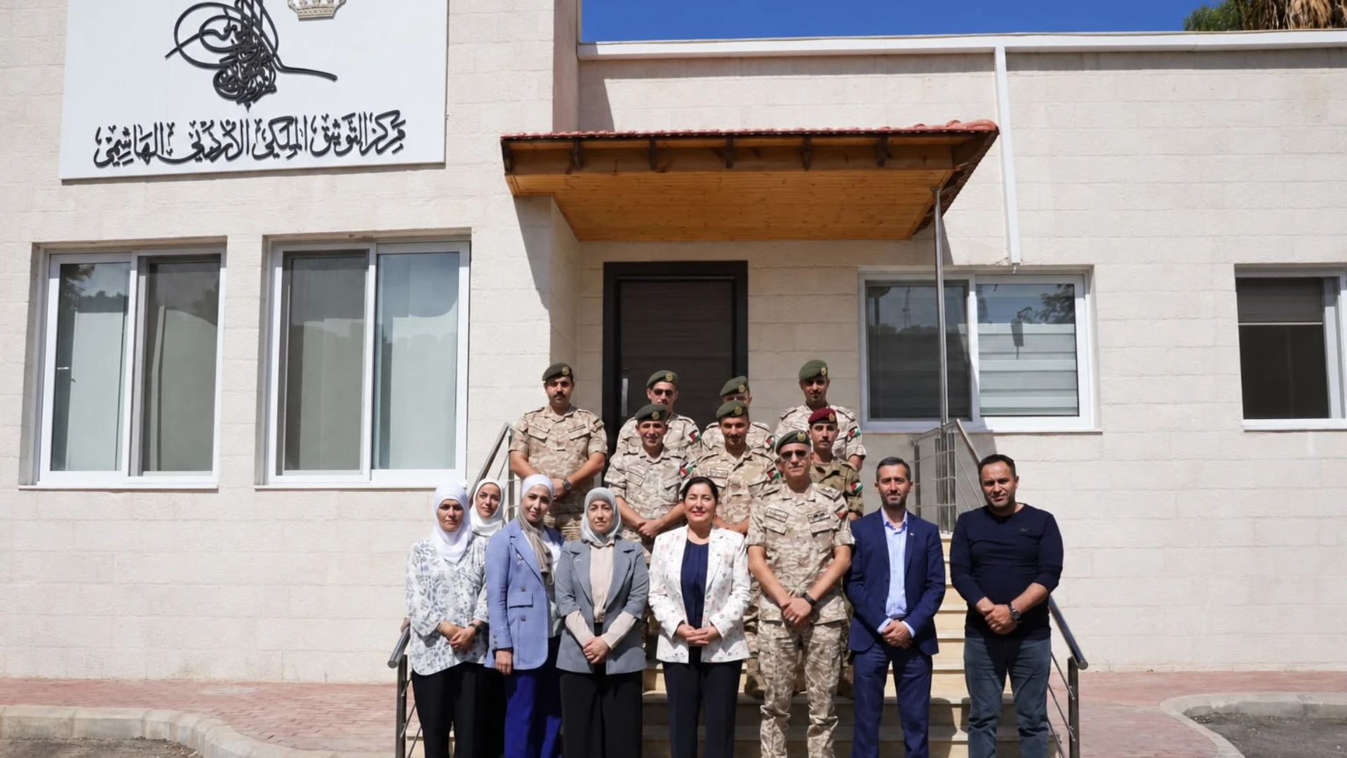 مهارات متقدمة في ترميم الوثائق والمخطوطات داخل مركز التوثيق الملكي