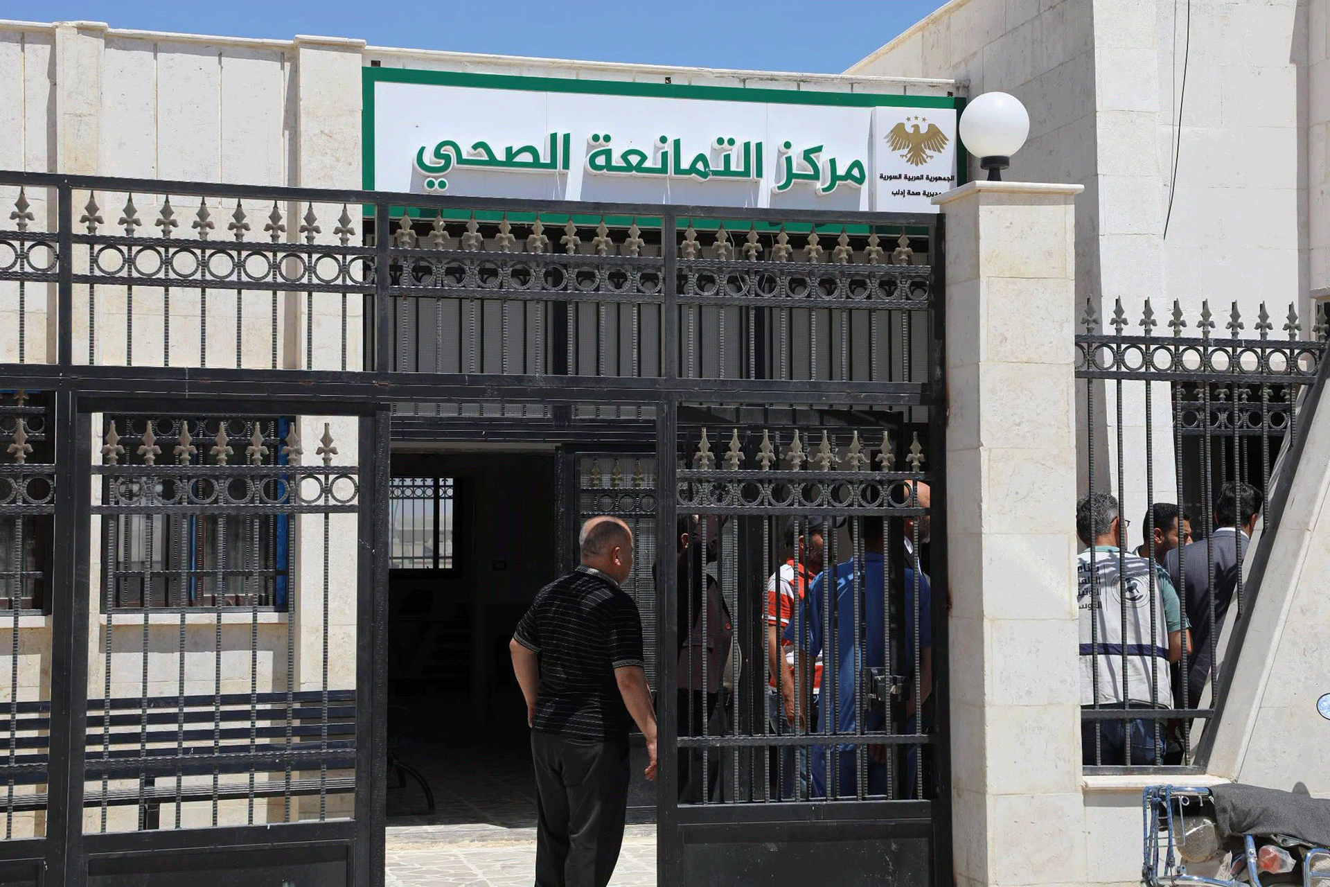 رحلة البحث عن العلاج في ريف ادلب معاناة تفرضها فجوة الخدمات الطبية
