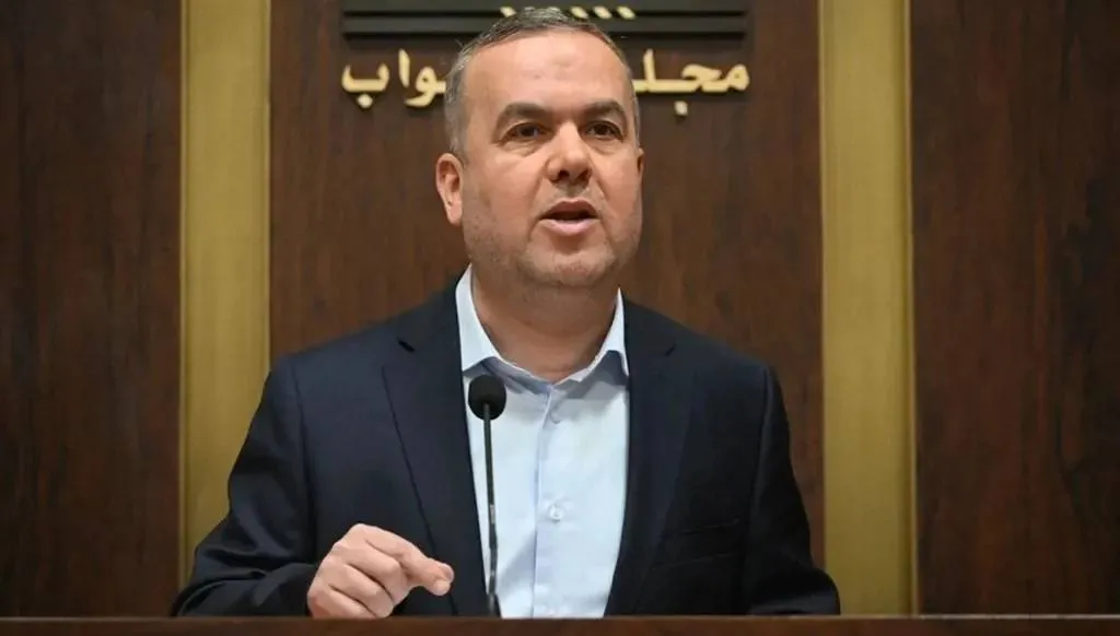 حزب الله يقر بملكية شحنة المتفجرات ويطلق تحذيرات شديدة اللهجة للسلطة اللبنانية