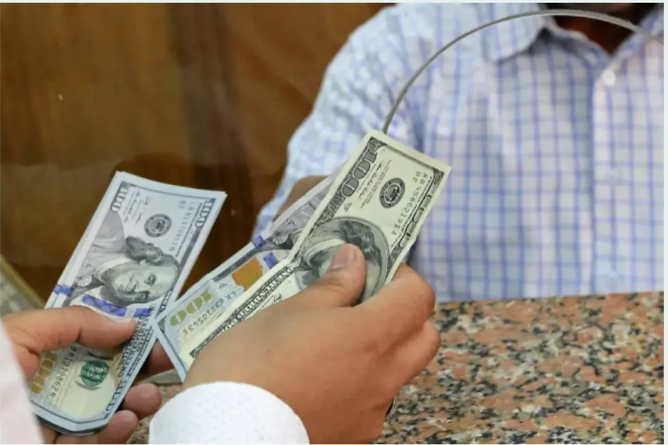 ضغوط جديدة تلاحق الجنيه المصري وسط تقلبات سعر الدولار ومخاوف من موجة غلاء