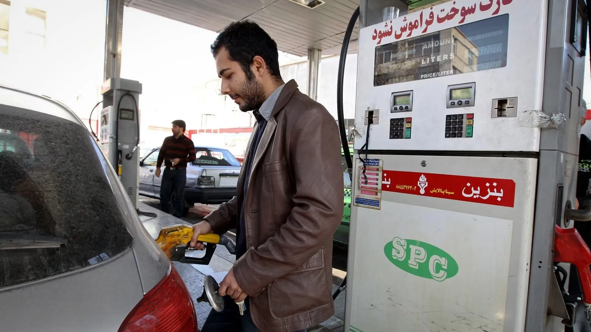 رهان ايران على الاكتفاء الذاتي من البنزين في ظل تحديات الطاقة