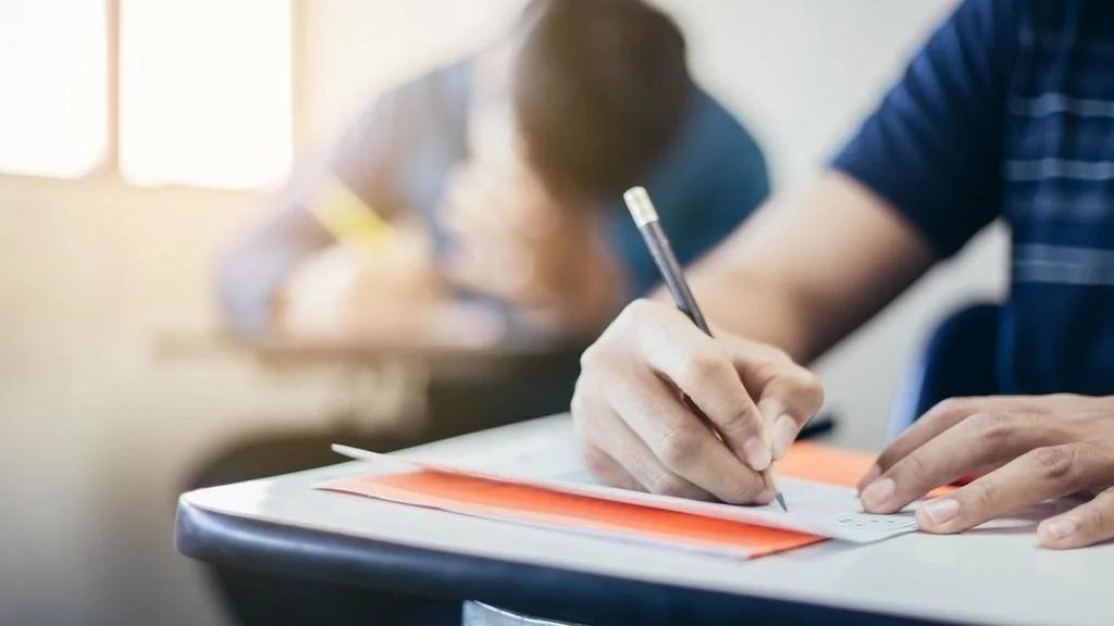 فخ الشهادات الخارجية يلاحق طلاب الثانوية العامة ووزارة التربية تحذر من مكاتب الوهم