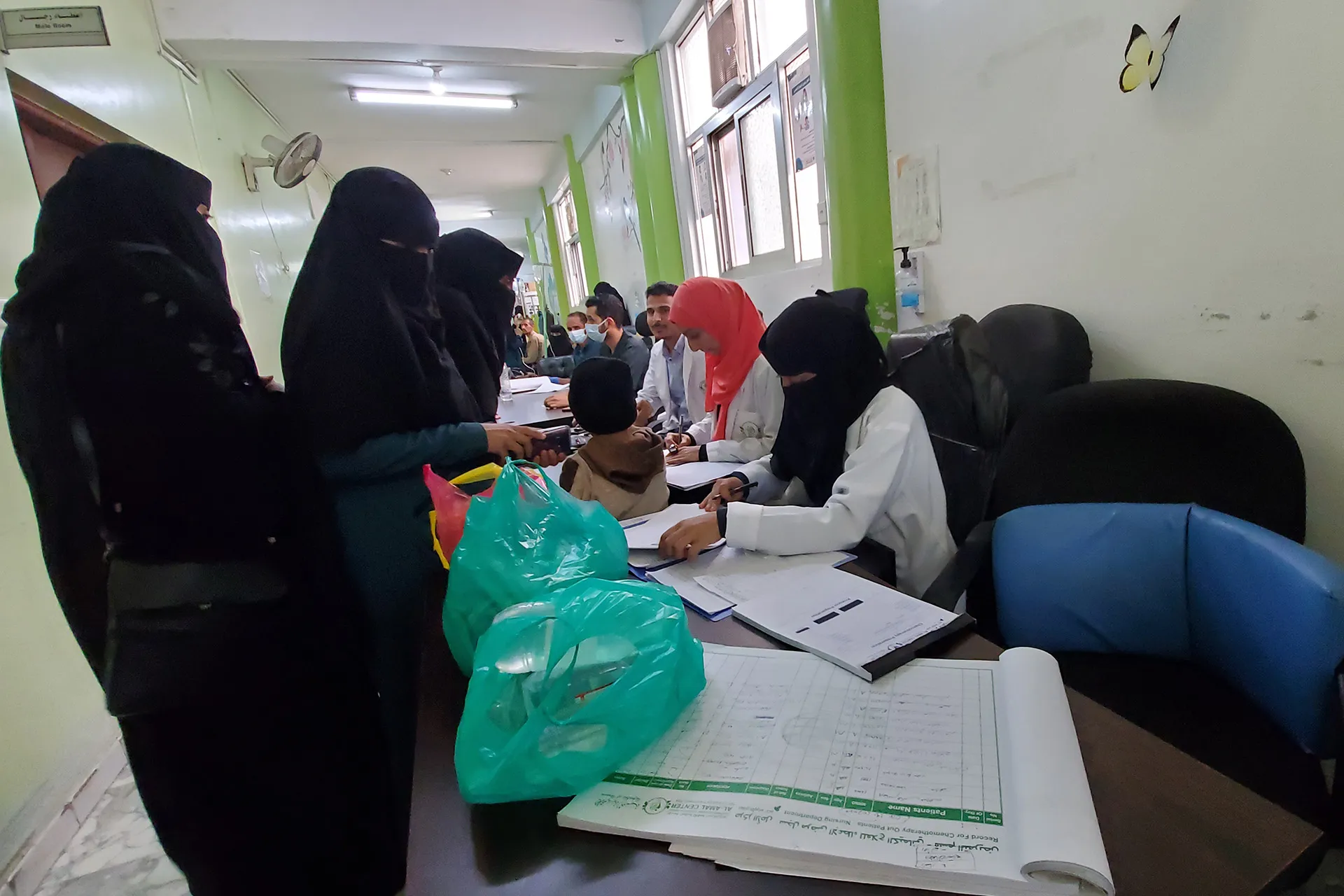 يمنيات بين مخالب السرطان وحصار الحرب: رحلة علاج شاقة بلا سند