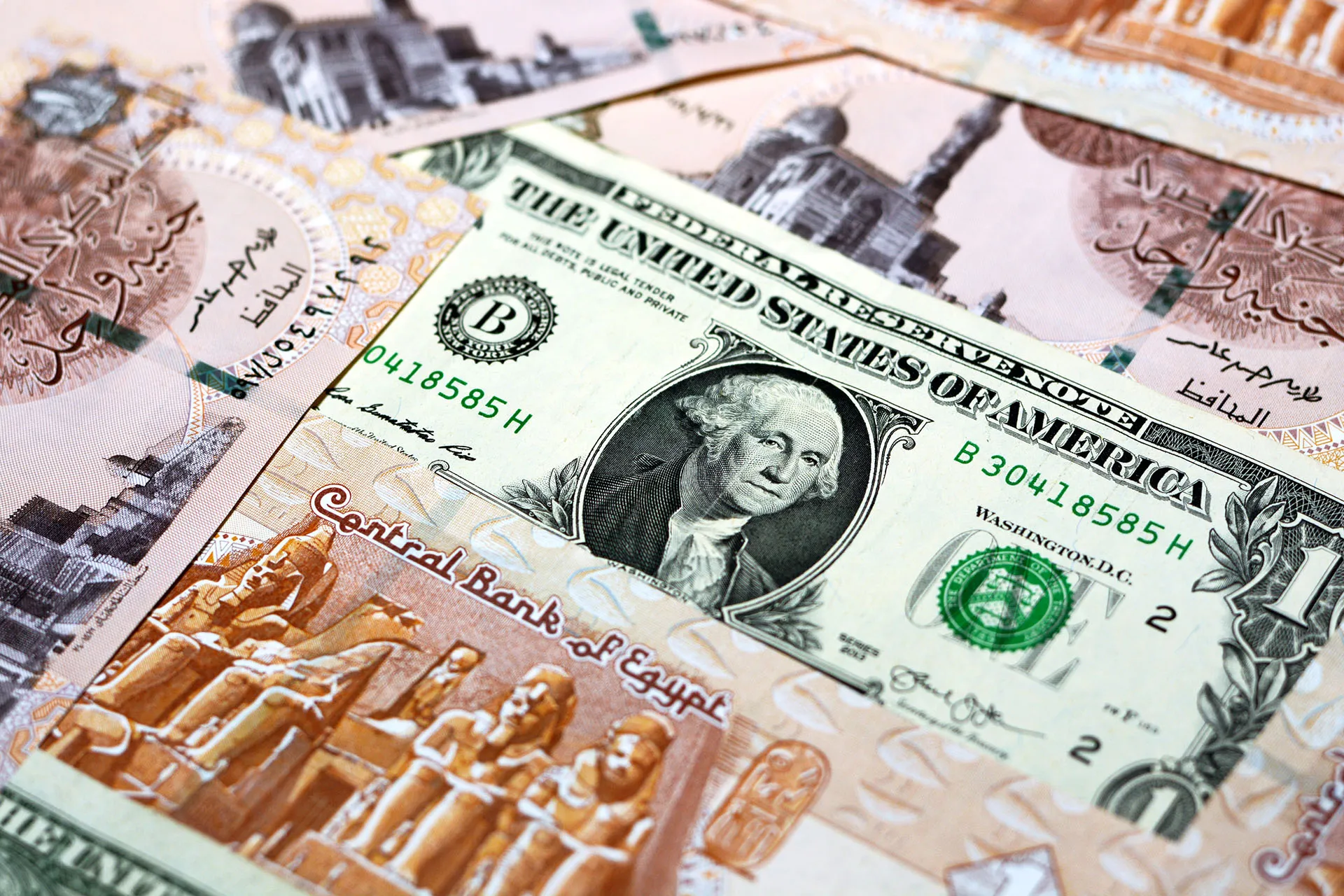 تراجعات قياسية للجنيه المصري في ظل اضطرابات الاسواق
