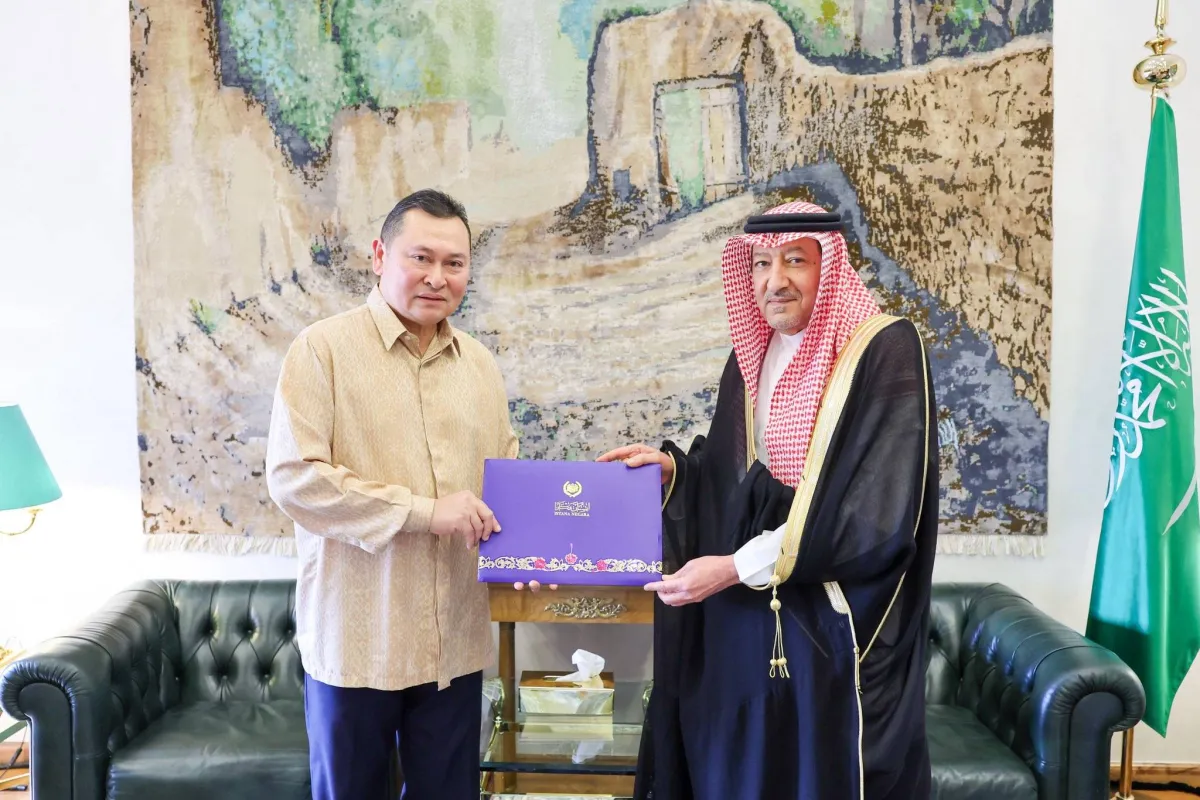 تعزيز الروابط الدبلوماسية بين الرياض وكوالالمبور عبر رسائل ملكية