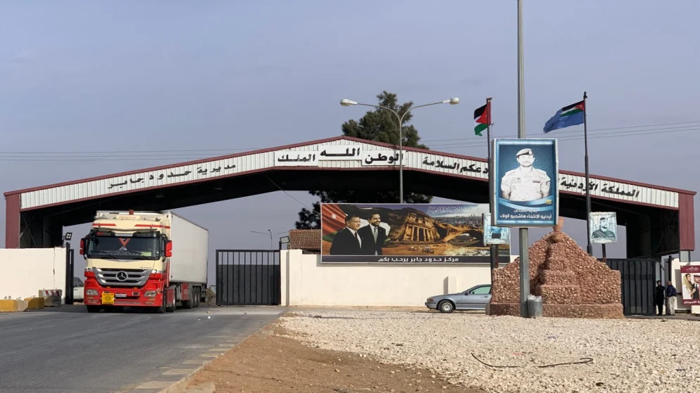 عودة حركة العبور عبر معبر نصيب الحدودي بعد توقف مؤقت