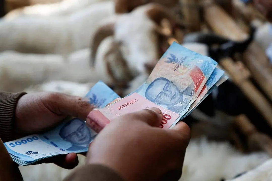 تحركات عاجلة من البنك المركزي الاندونيسي لحماية الروبية من الانهيار