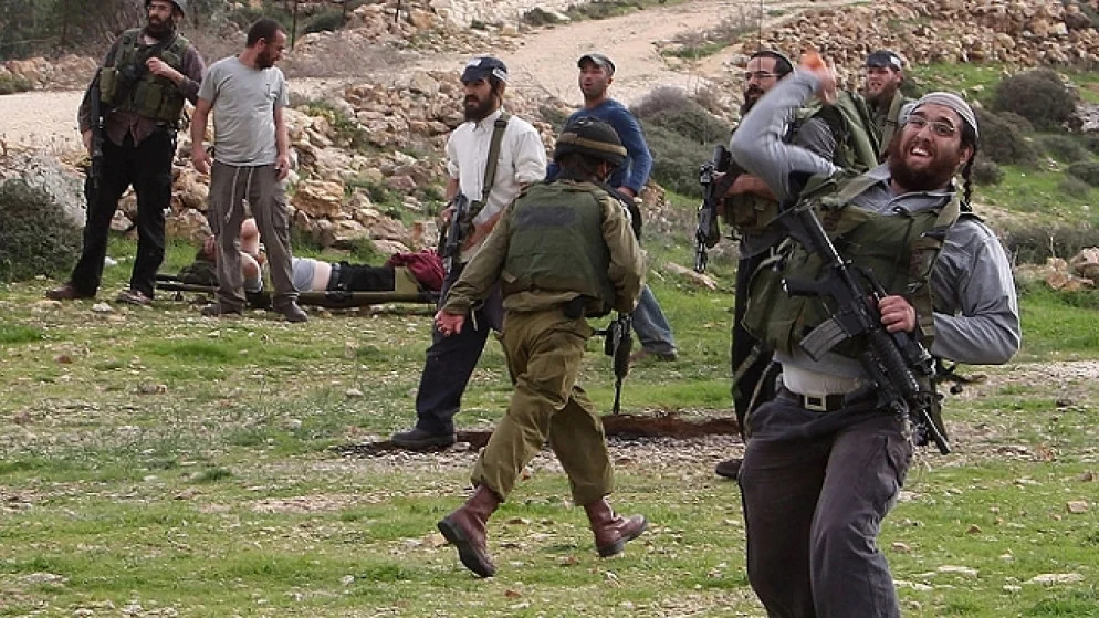 موجة اعتداءات للمستوطنين تستهدف قاطفي الزيتون ومنازل الفلسطينيين في الضفة
